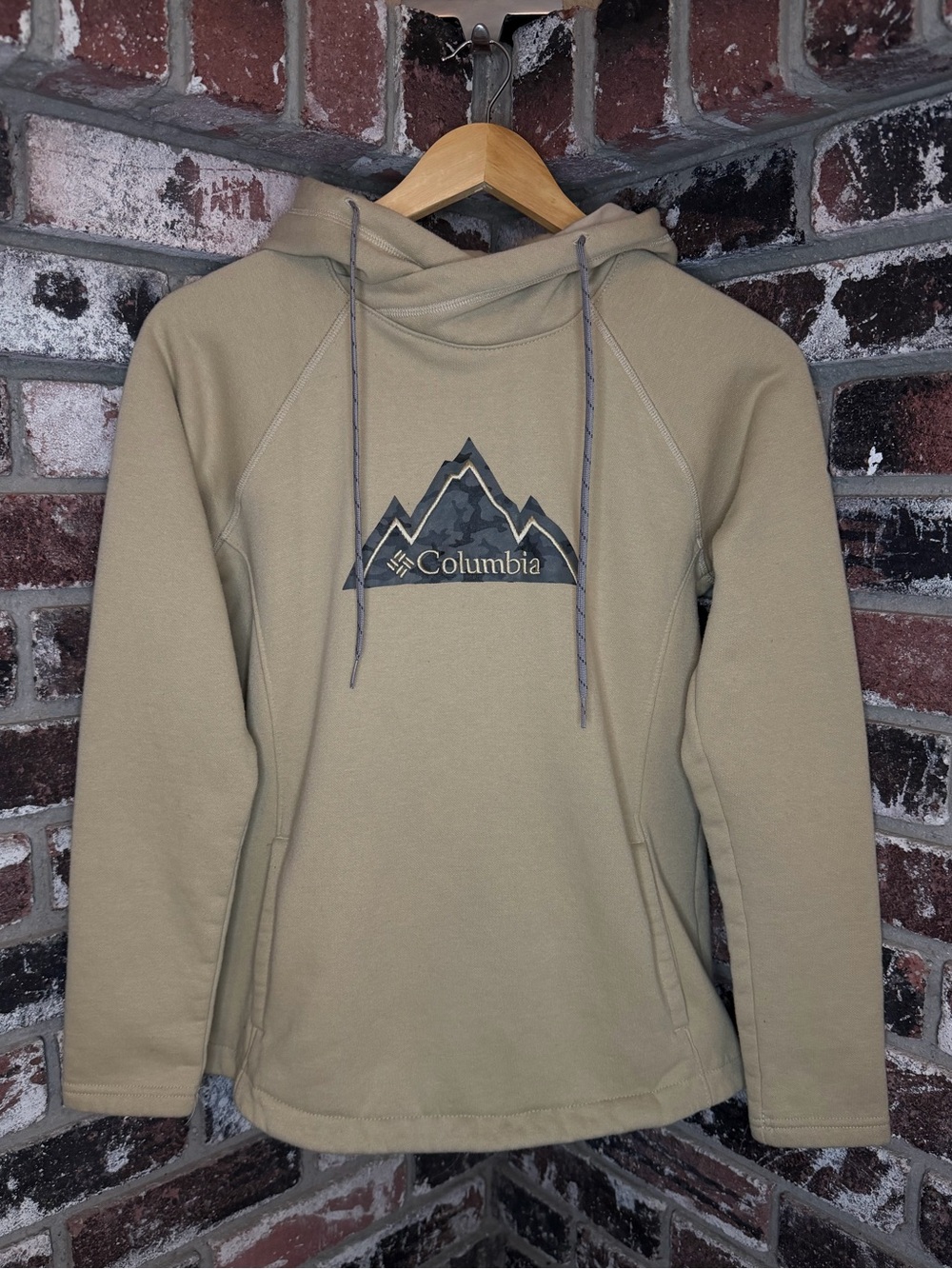 Columbia Women’s Tan Camo Mountain Embroidered Fleece Cowl Neck Hoodie Size XS